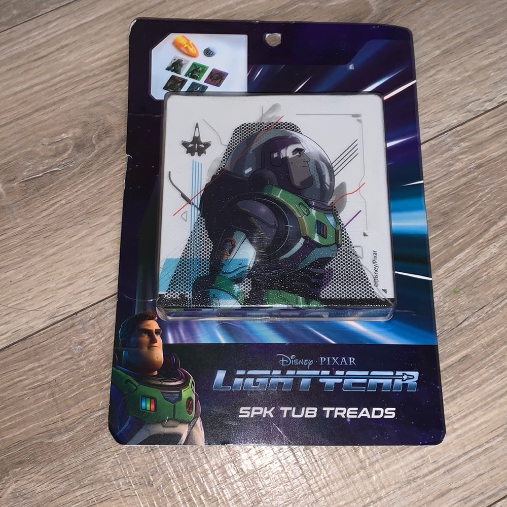 NWT Disney Pixar Buzz Lightyear 5pk tub treads